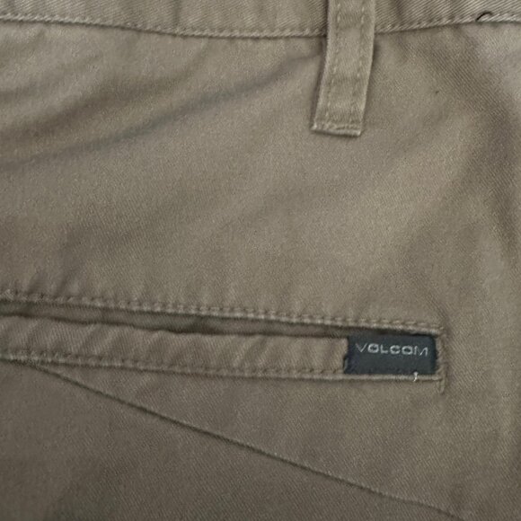 Volcom men’s size 36 polyester blend tan chino flat front shorts - Picture 4 of 8